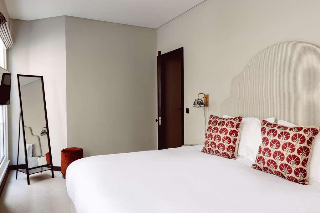 Native Kings Wardrobe Hotel London Room photo