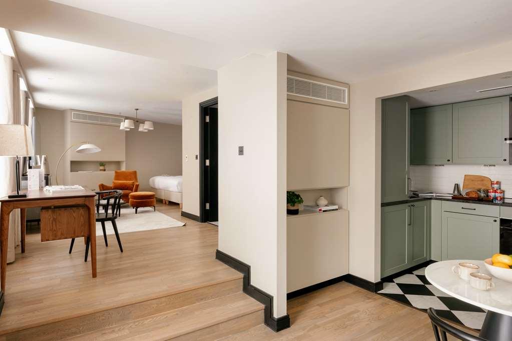 Native Kings Wardrobe Hotel London Room photo